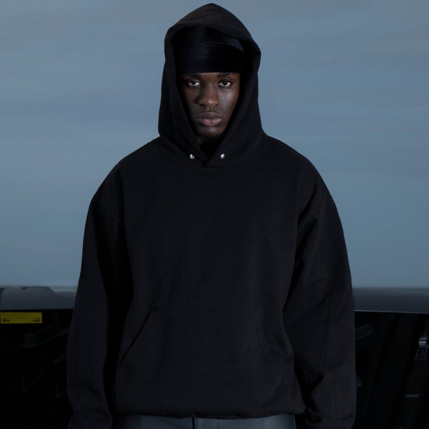 THUNDER STUDS HOODIE BLACK